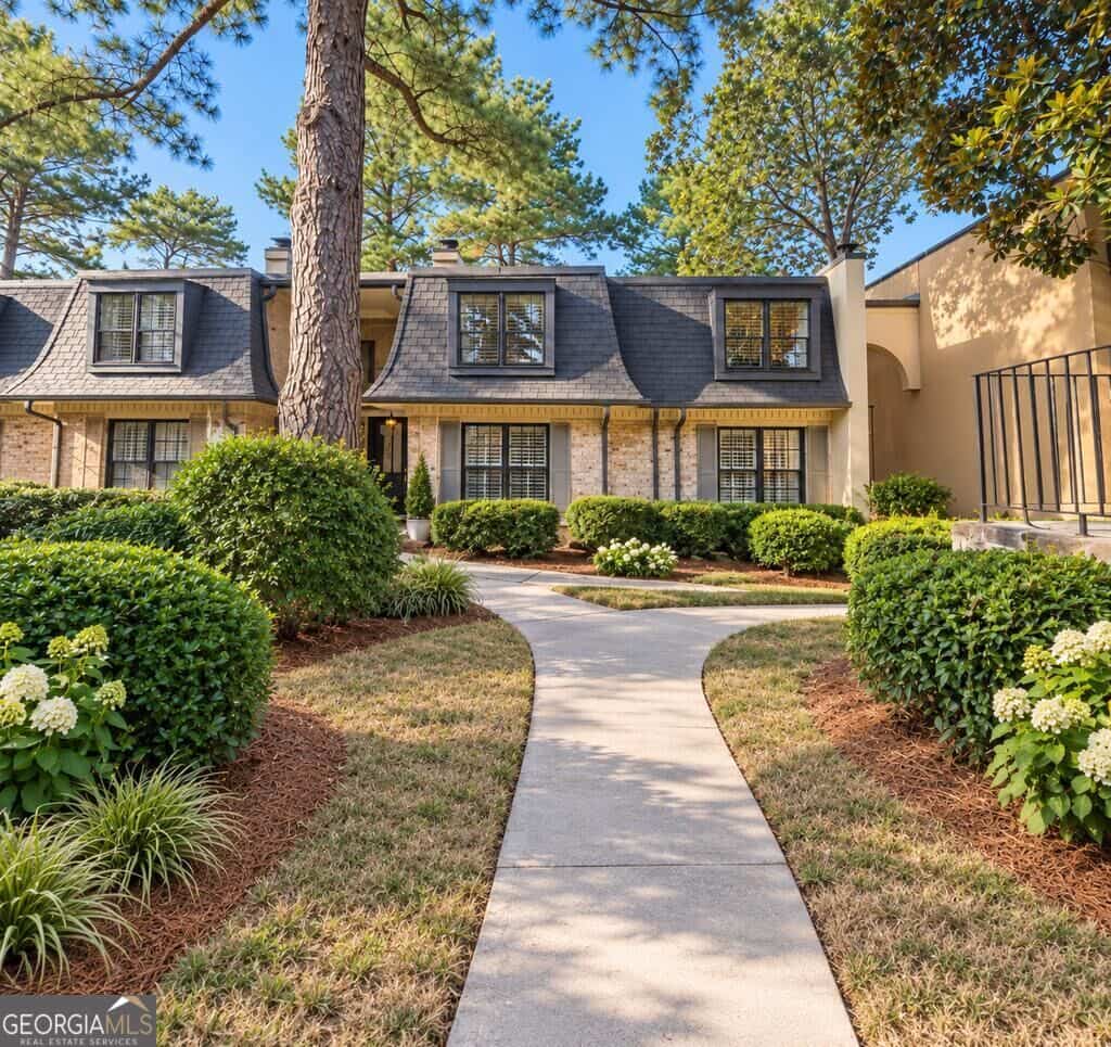 8 Cantey PL NW, Atlanta, GA 30327