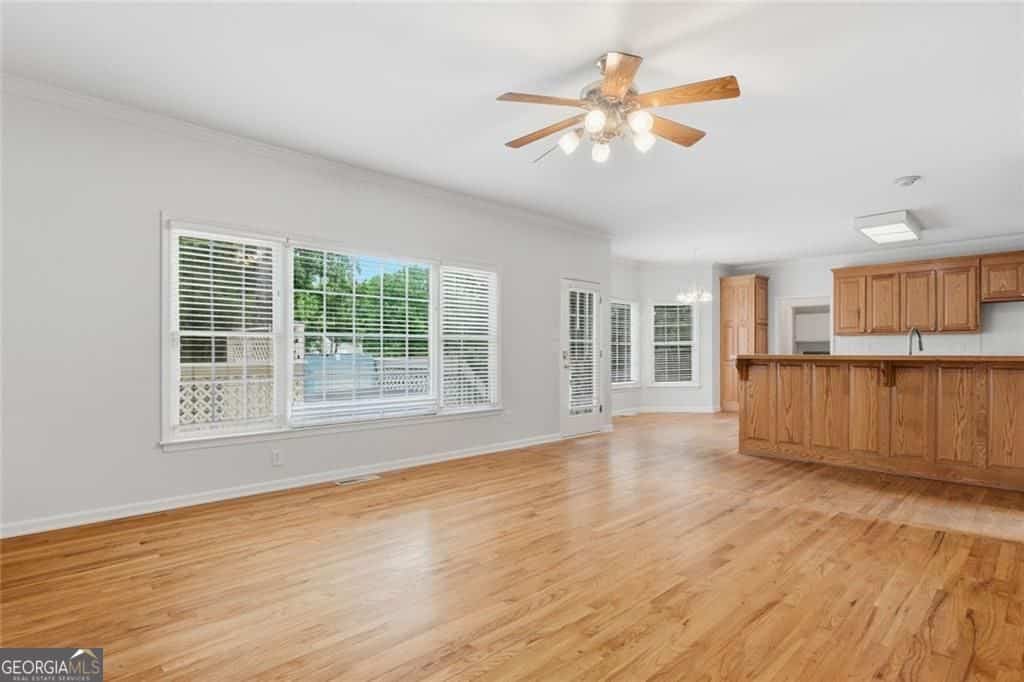 Listing photo 6