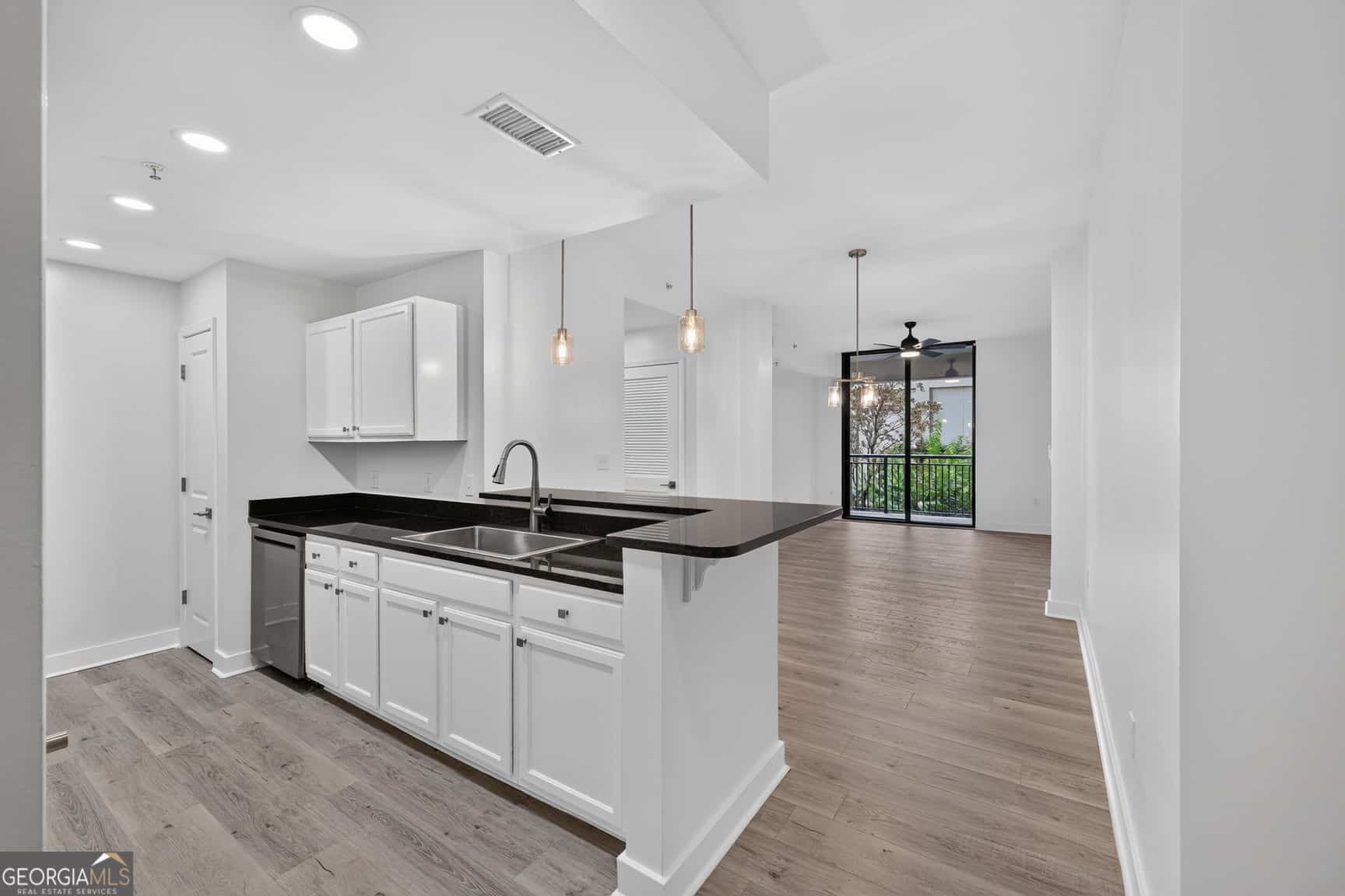 3040 Peachtree RD NW 313 #313, Atlanta, GA 30305