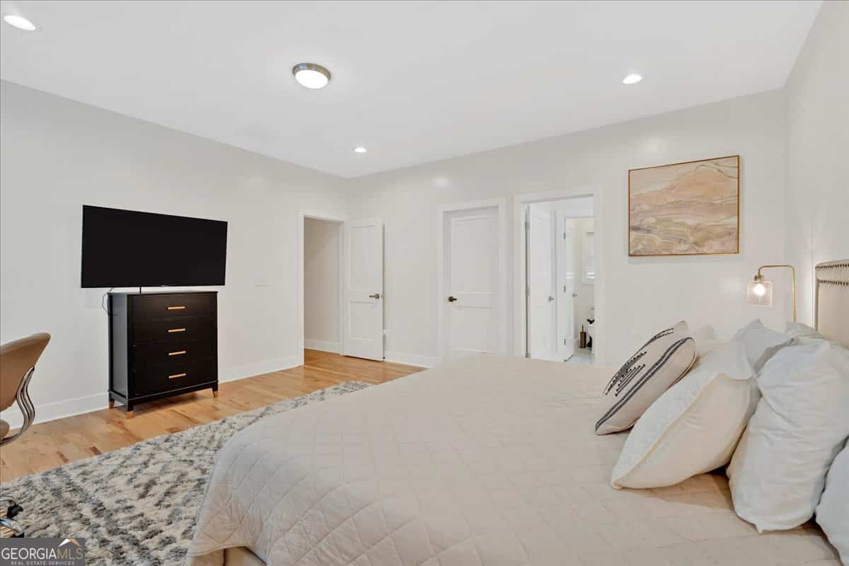 Listing photo 6