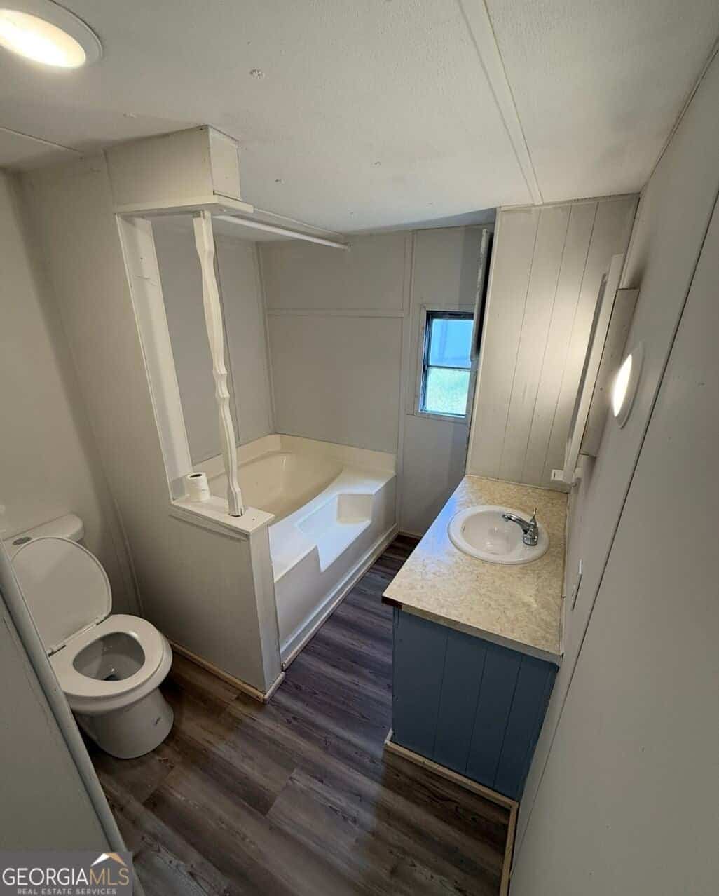 Listing photo 6