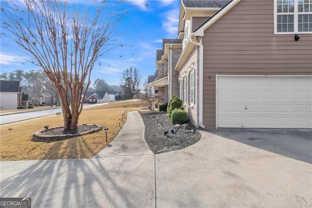 Listing photo 6