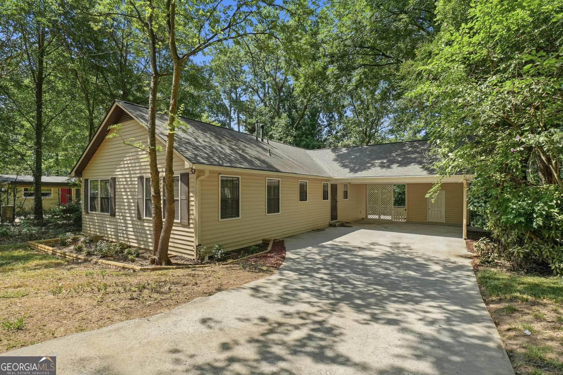 Listing photo 2