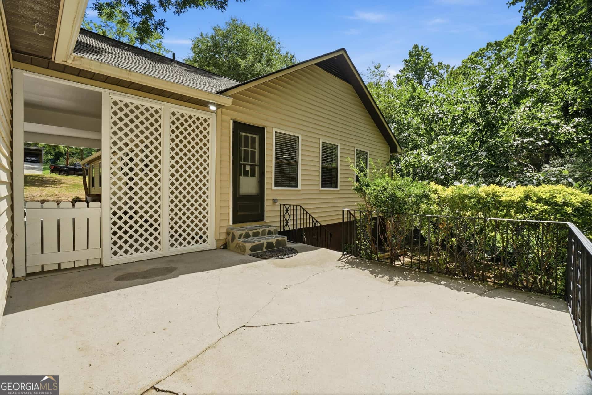 Listing photo 4