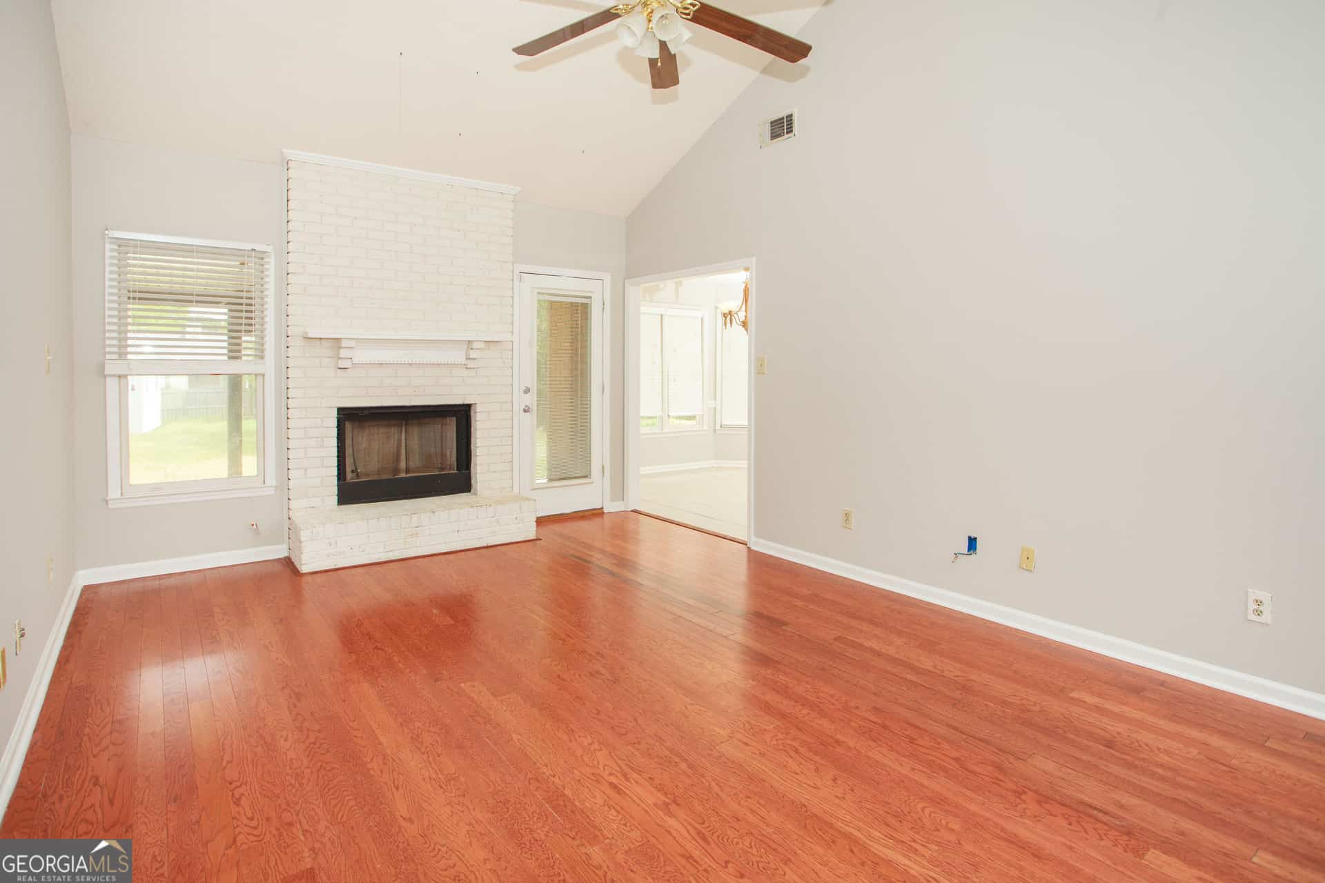 Listing photo 6