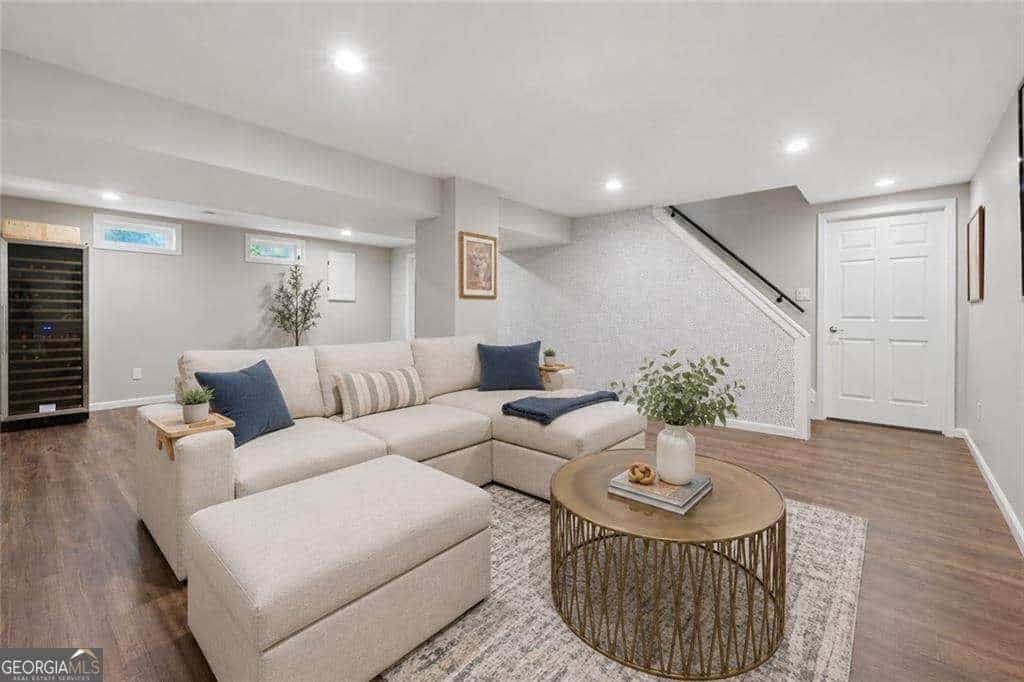 Listing photo 6