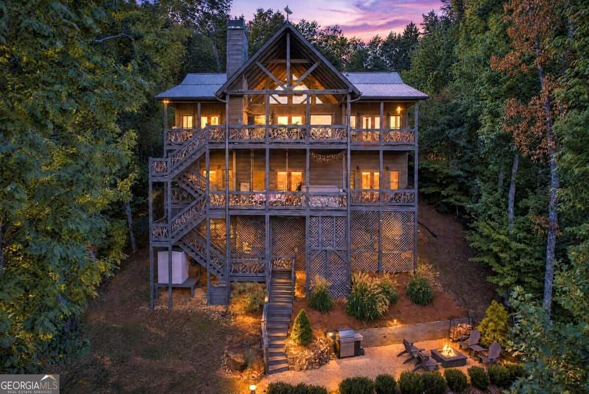 559 Overlook TRL, Blue Ridge, GA 30513