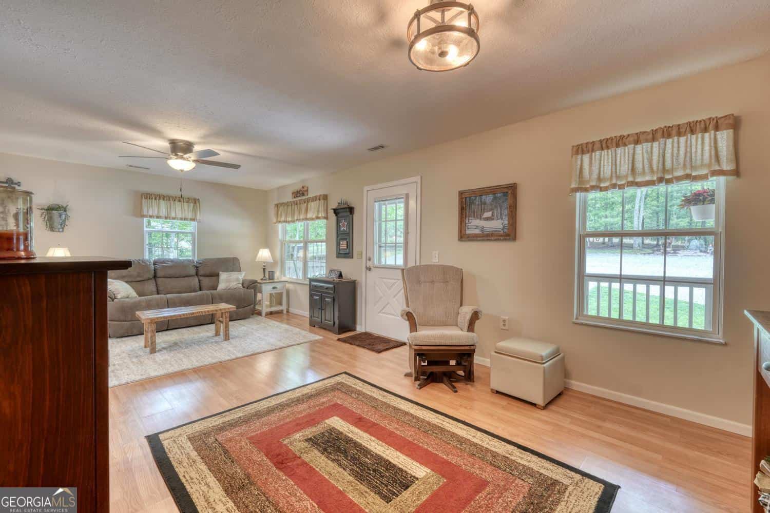 Listing photo 6