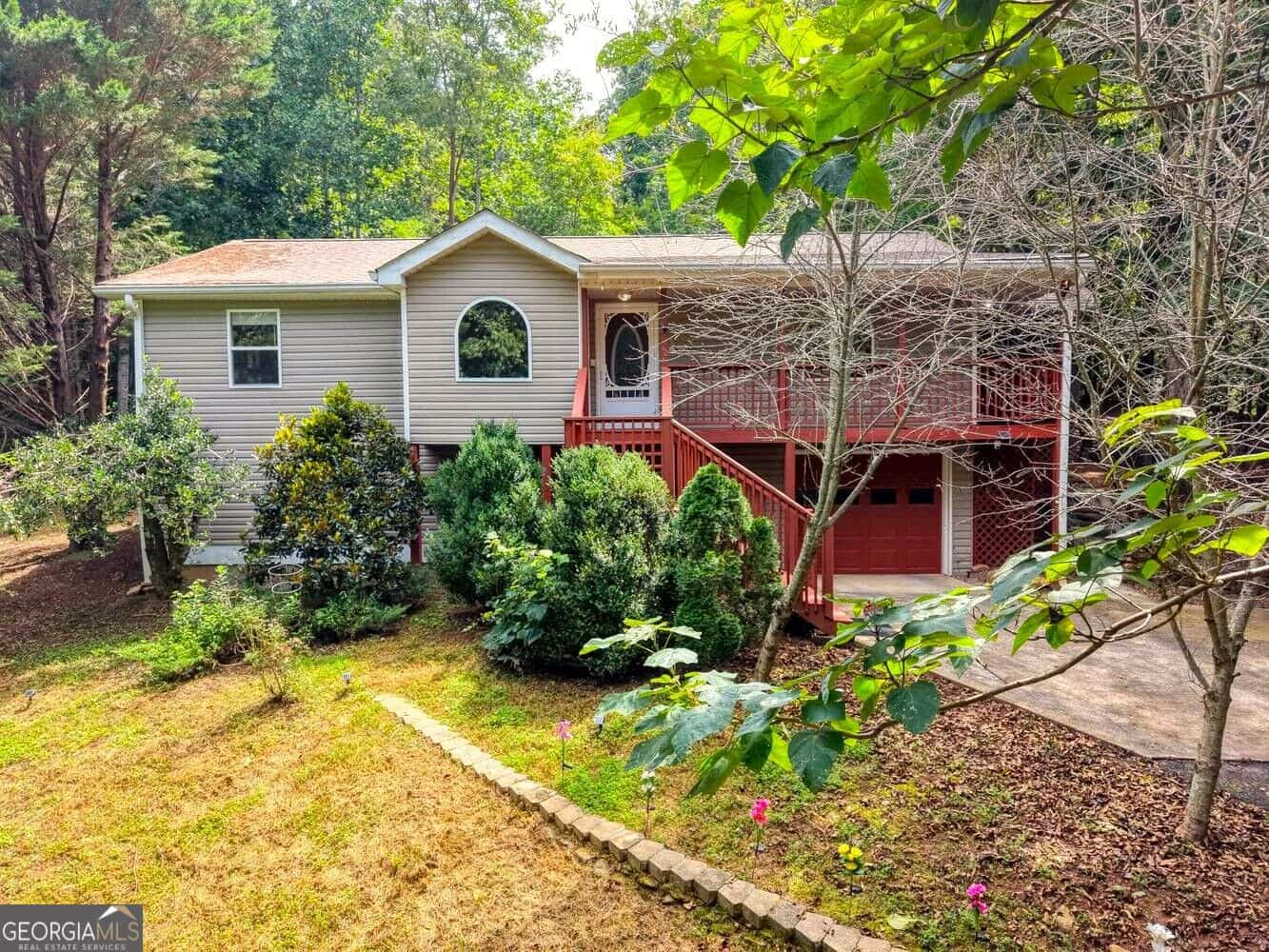 557 Grayce LN, Hiawassee, GA 30546