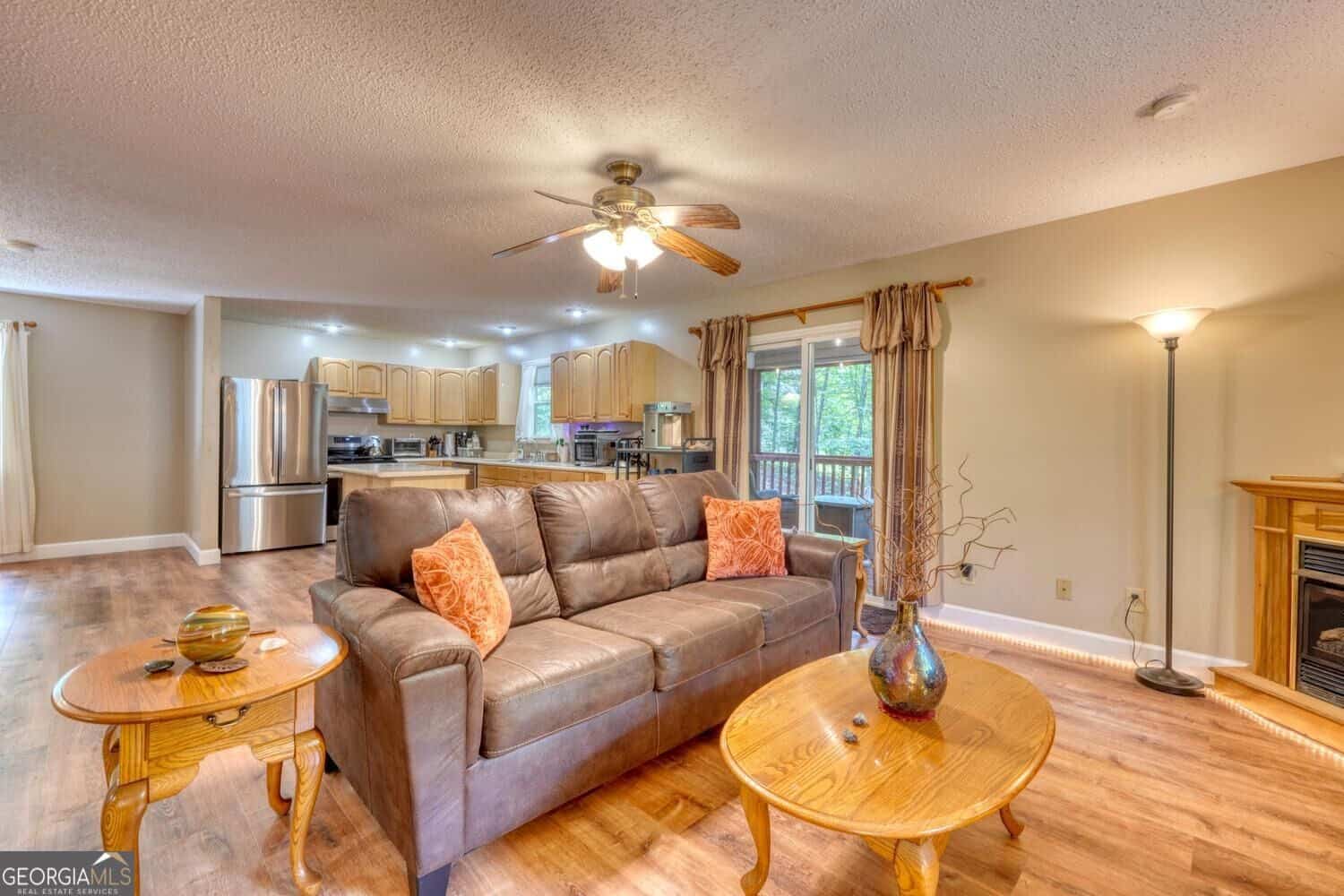 Listing photo 6