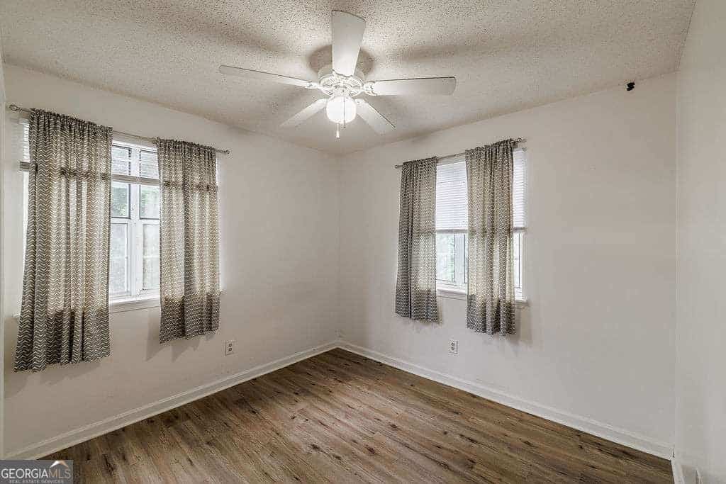 Listing photo 6