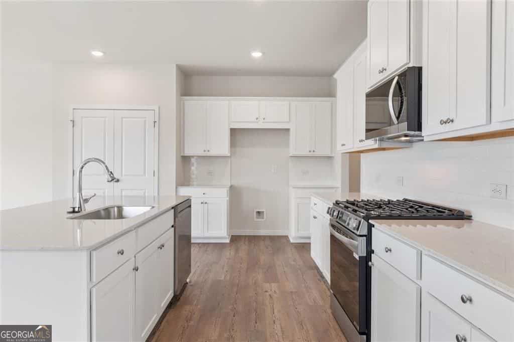 Listing photo 6