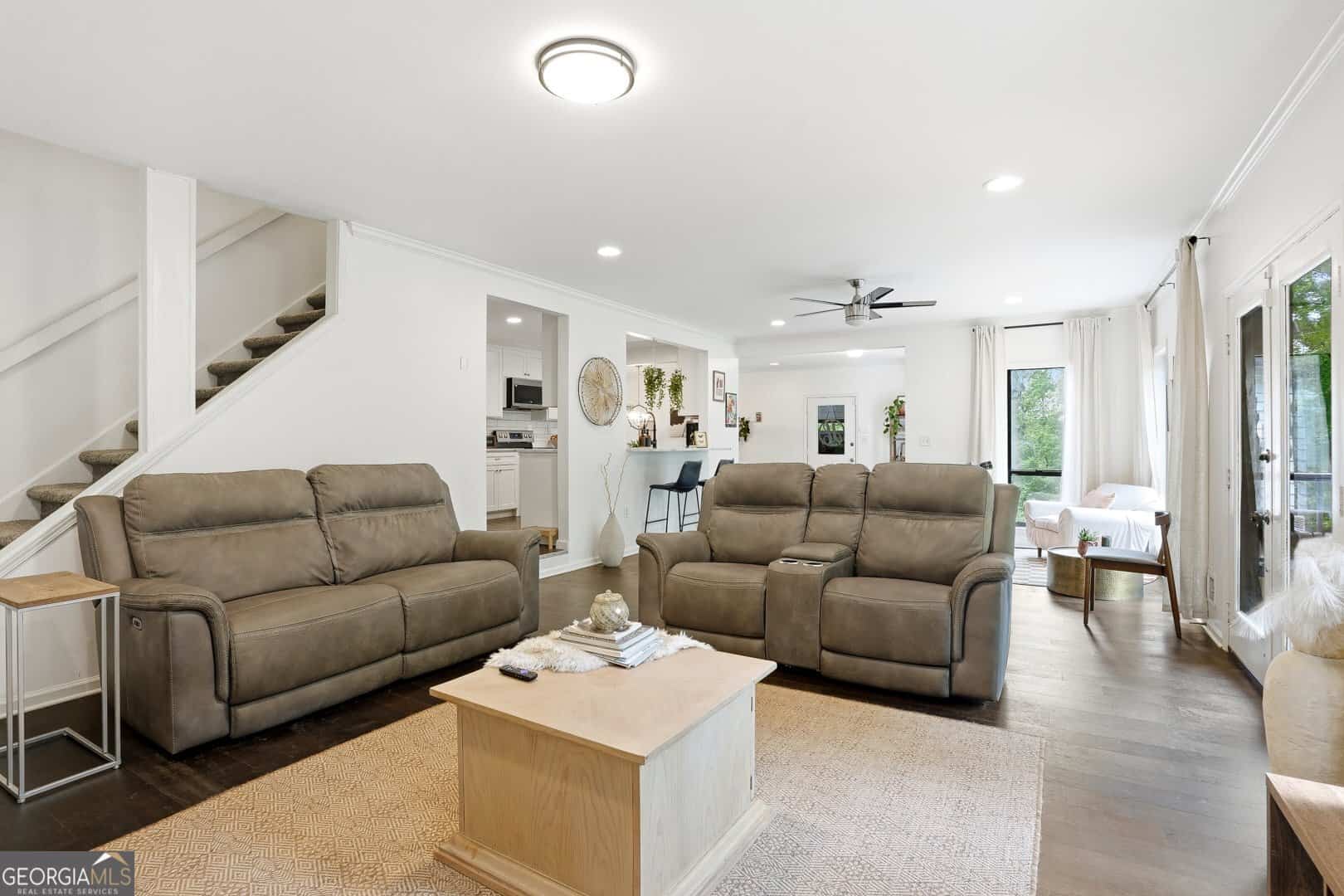 Listing photo 6