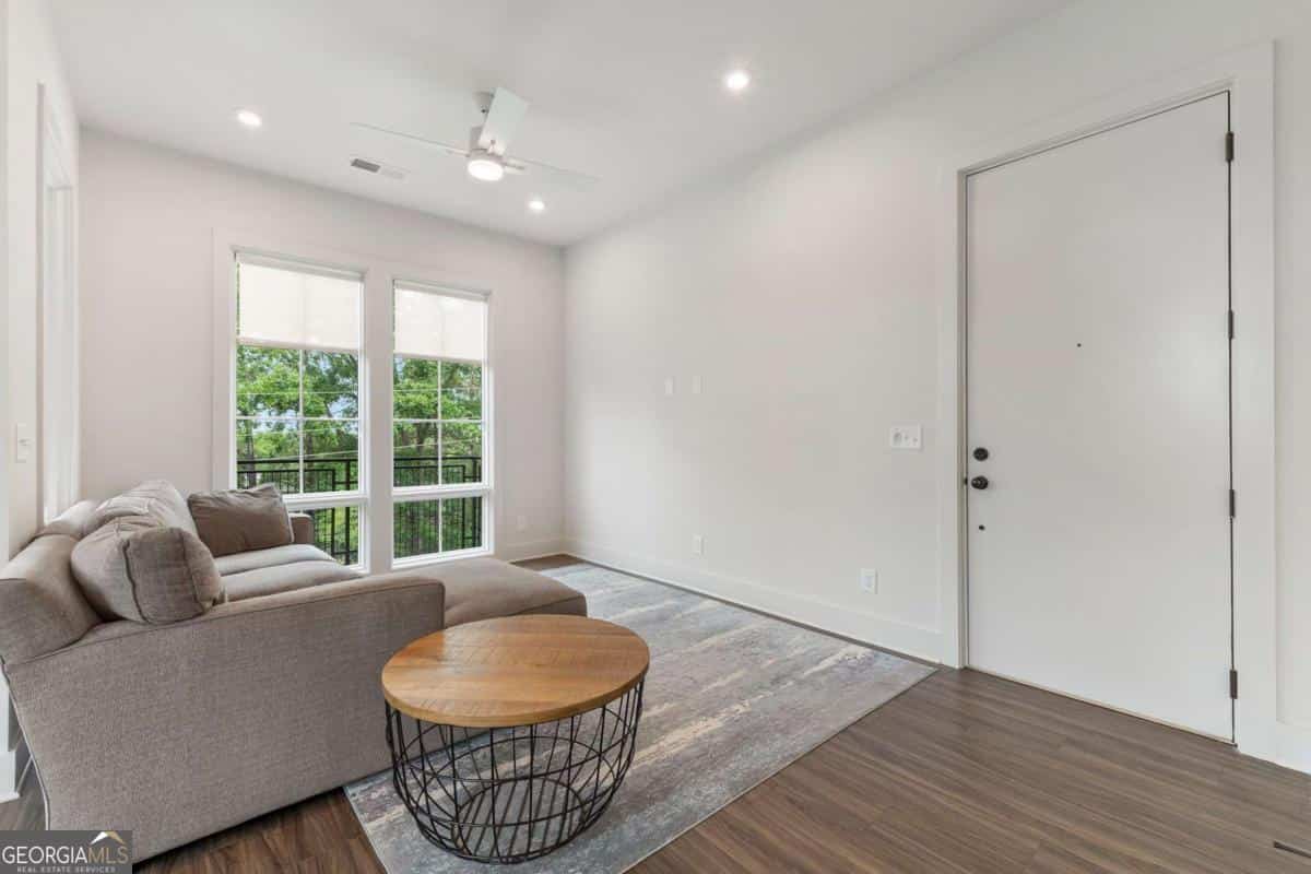 Listing photo 6