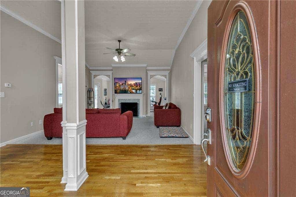 Listing photo 2