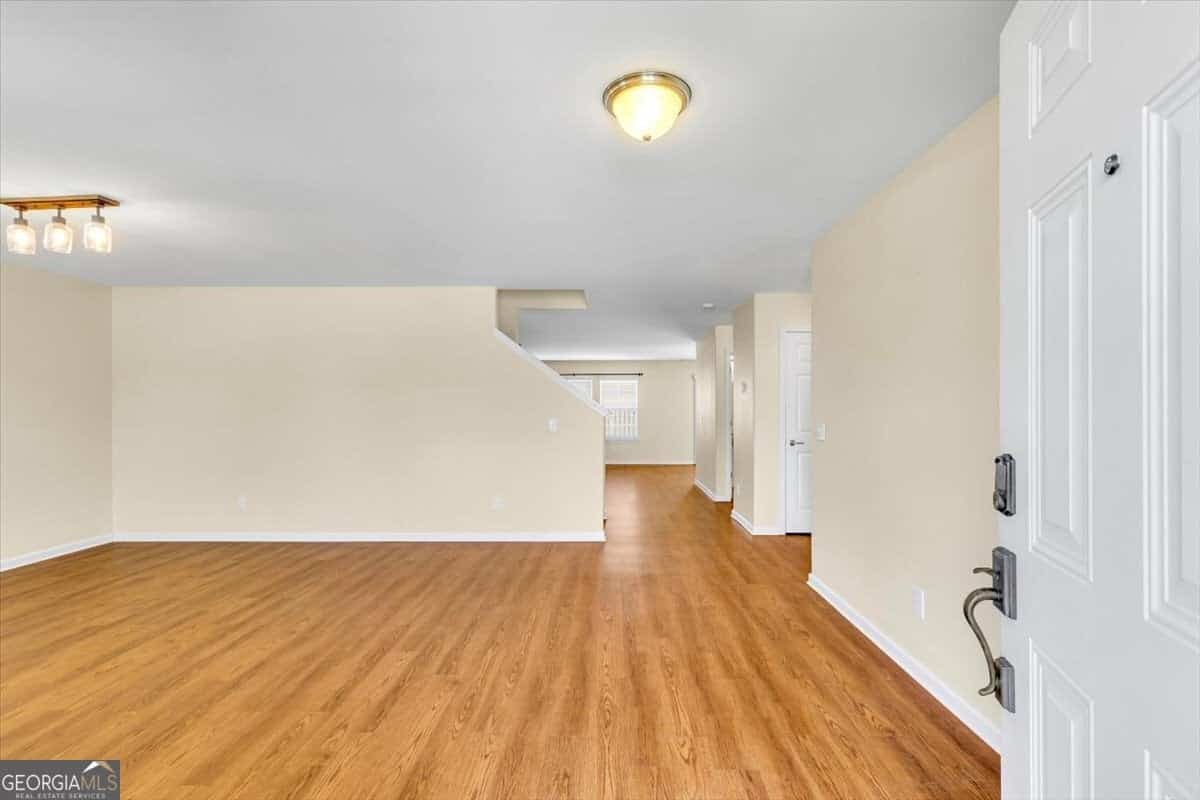 Listing photo 6