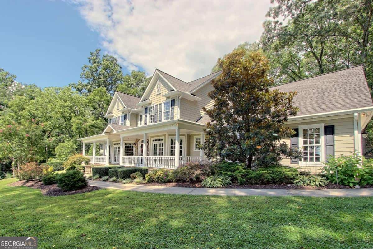 299 Old Homestead LN, Hayesville, NC 28904