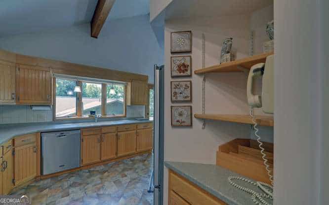Listing photo 6