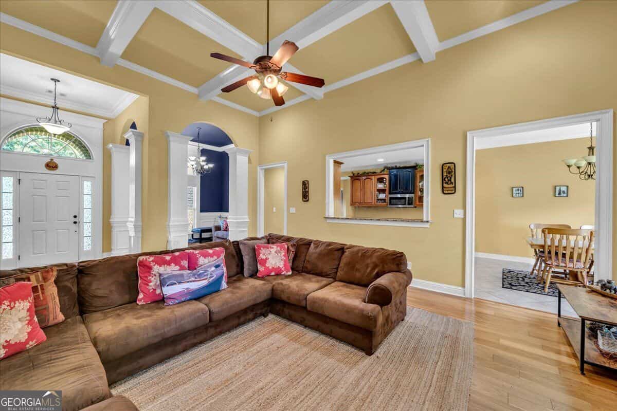 Listing photo 6