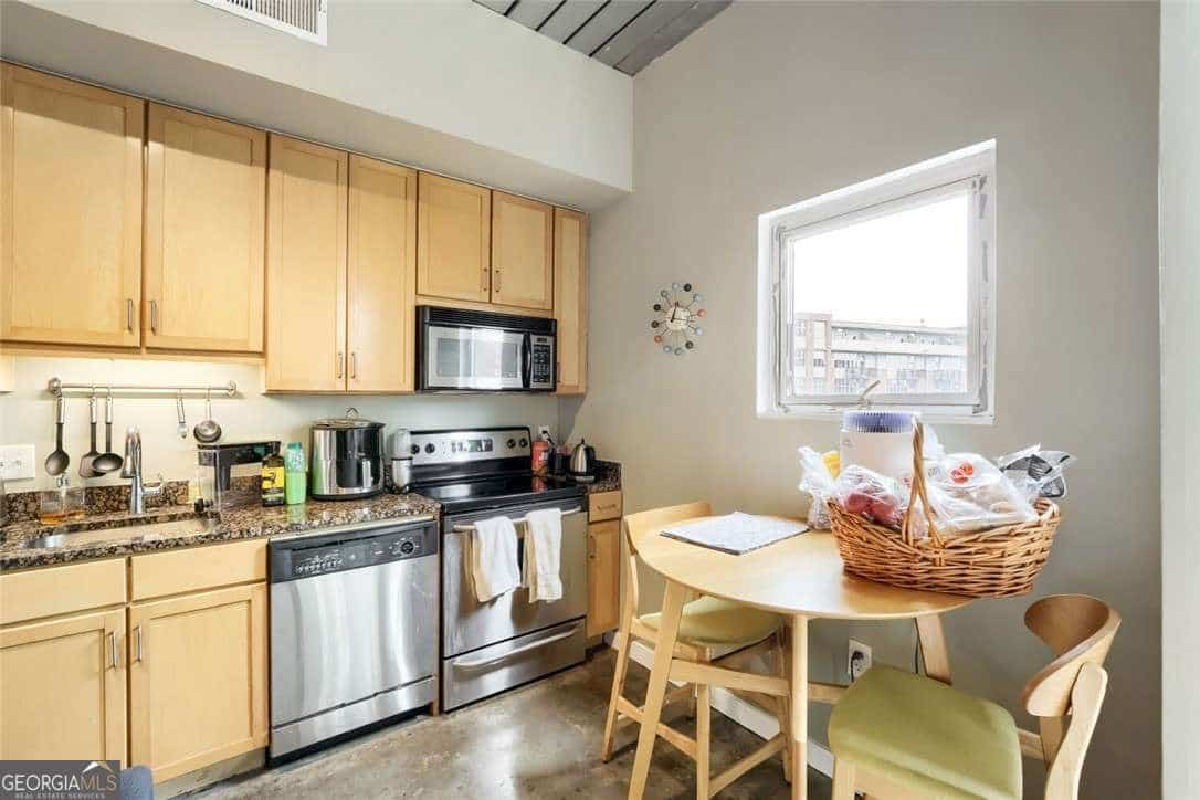 Listing photo 6