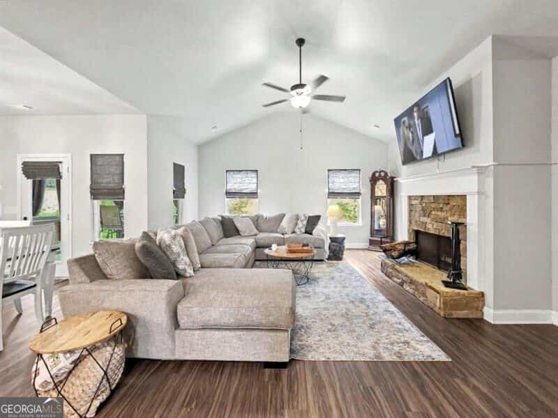 Listing photo 6