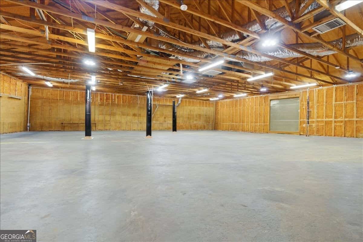 Listing photo 6