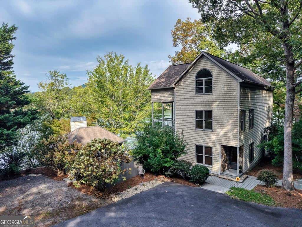 2515 Leisure LN, Young Harris, GA 30582