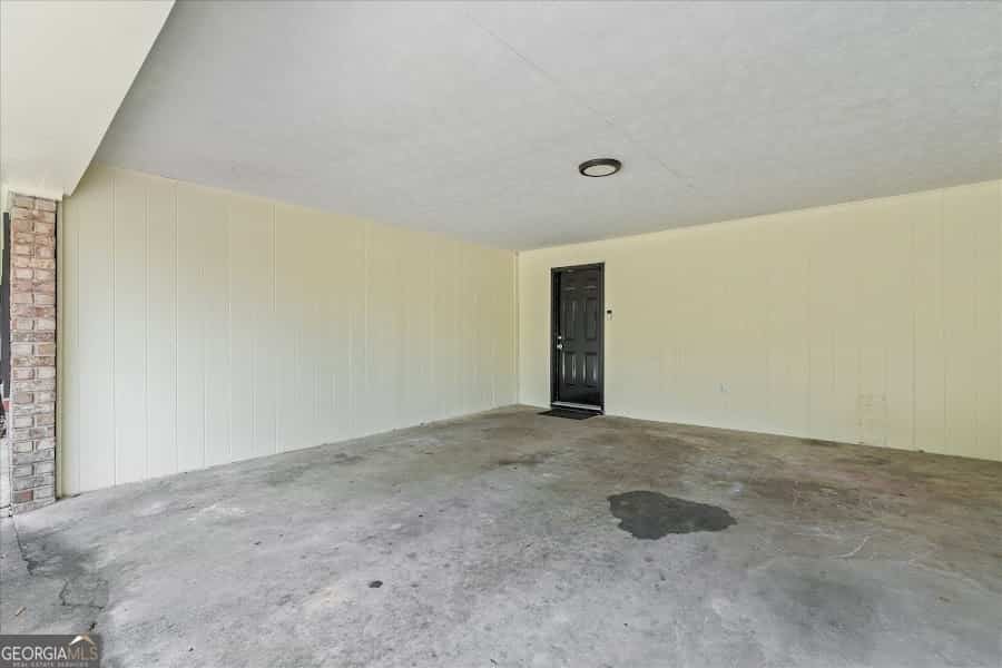 Listing photo 6