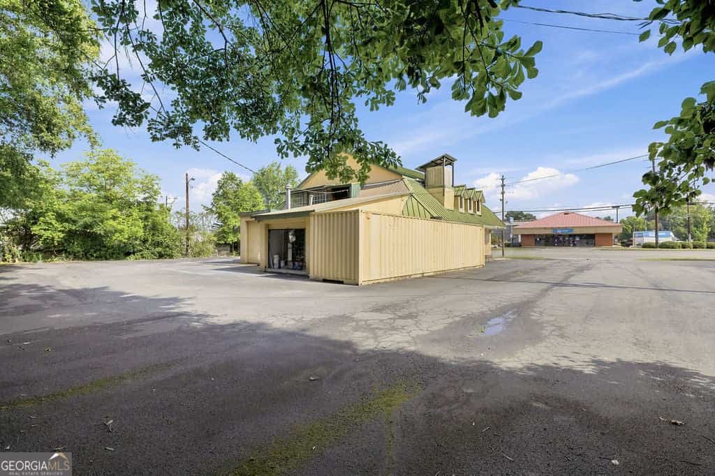 Listing photo 6