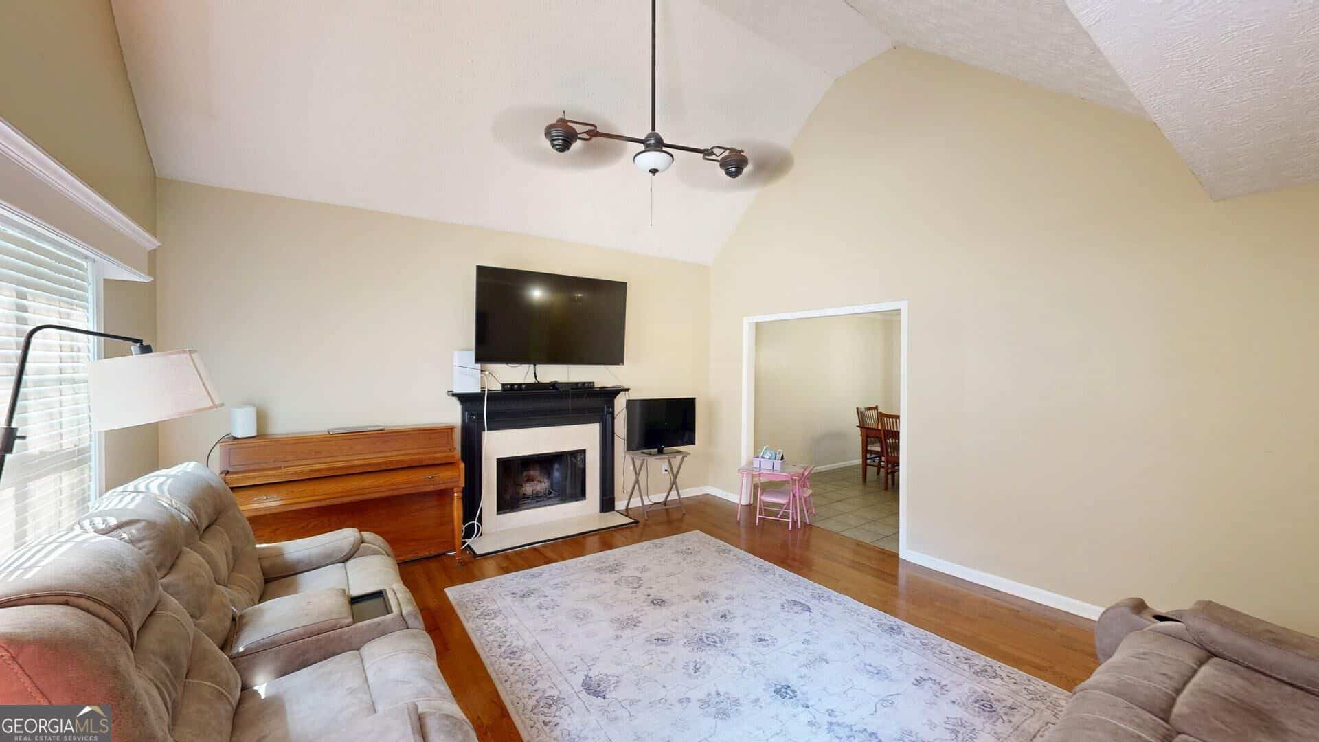 Listing photo 6