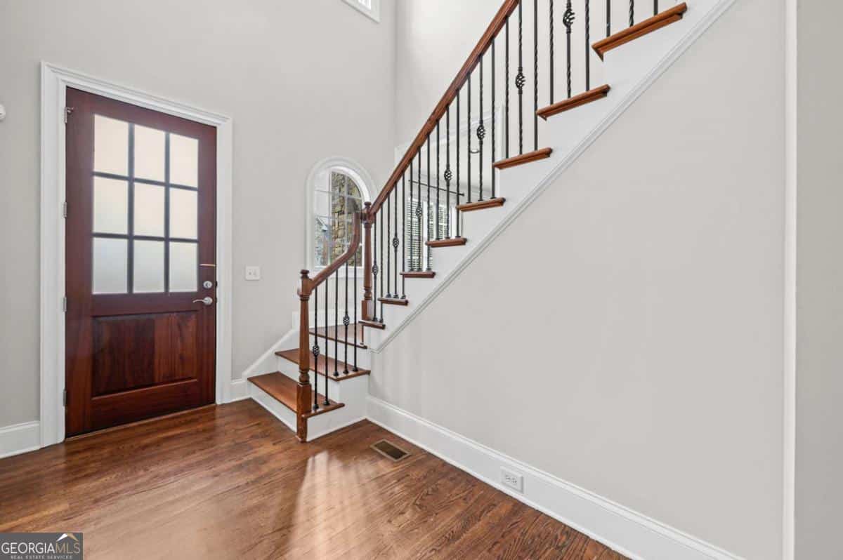 Listing photo 6