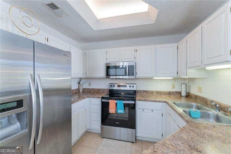 Listing photo 6