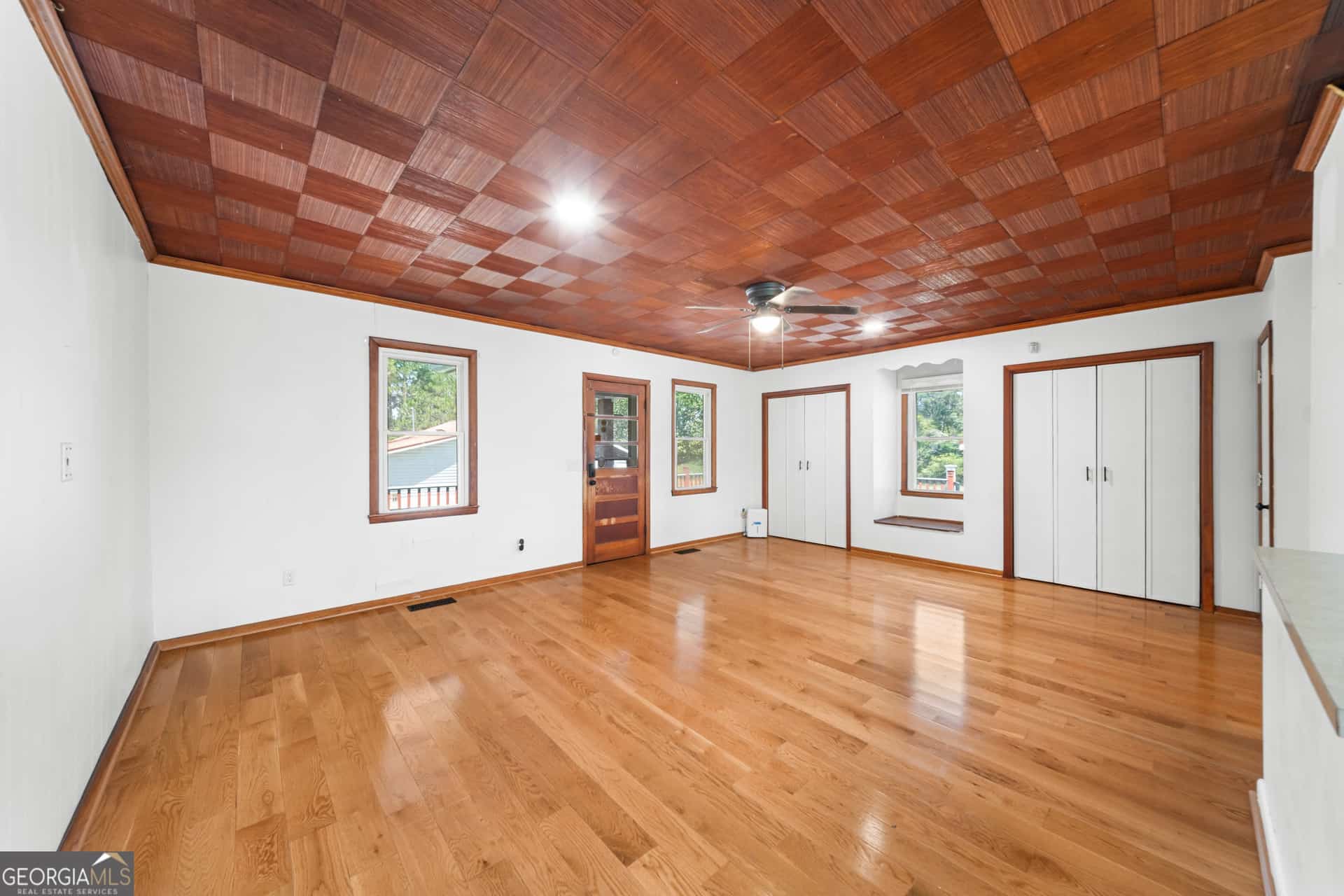 Listing photo 6