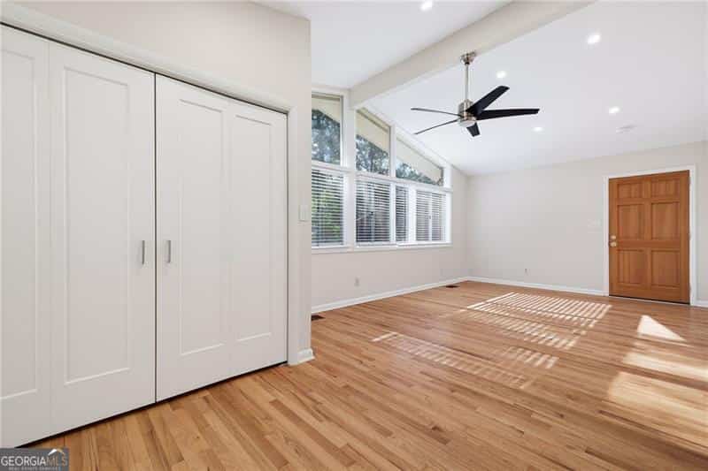 Listing photo 6