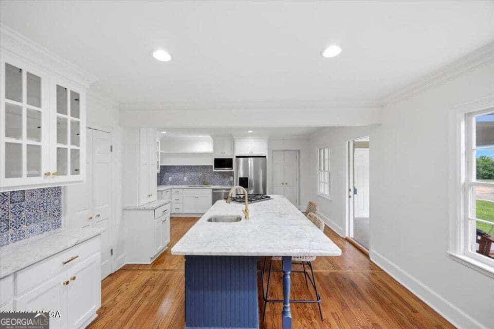 Listing photo 6