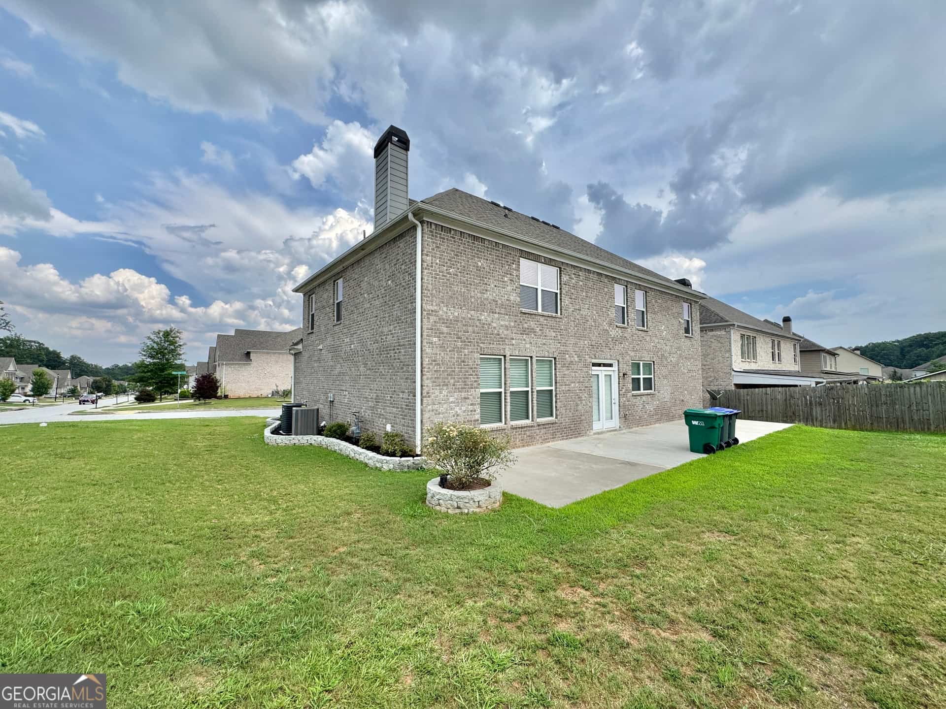 Listing photo 3