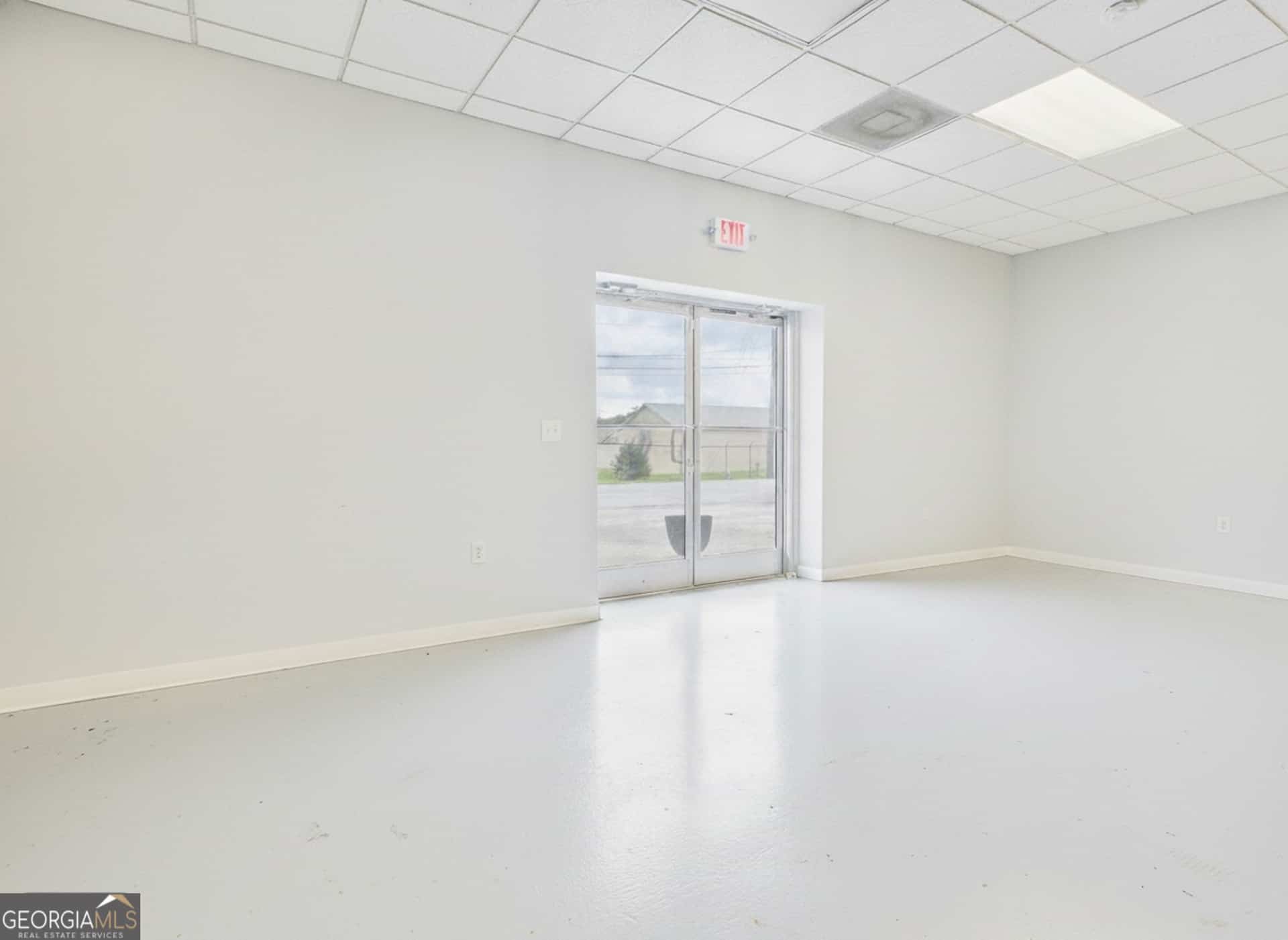 Listing photo 6