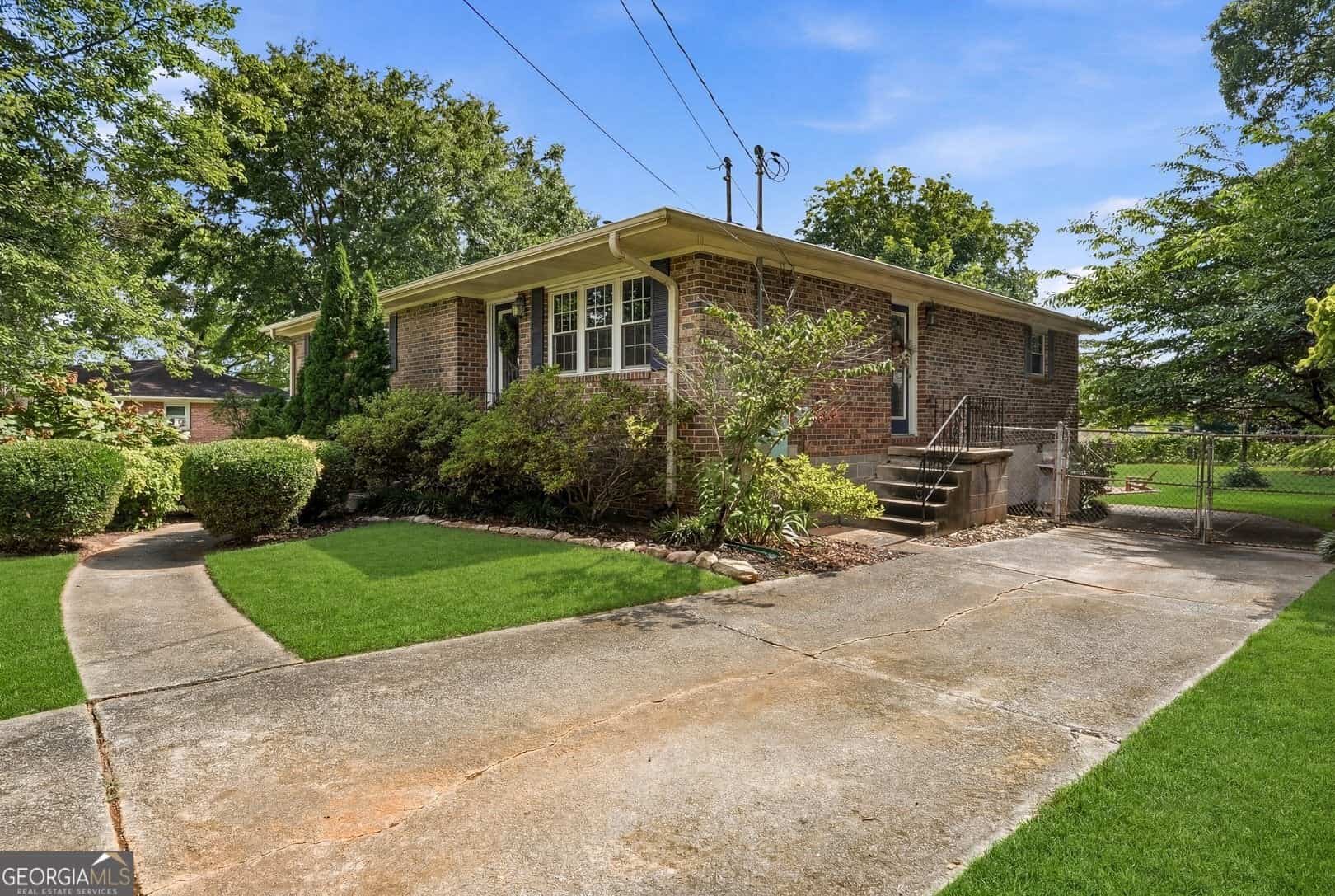Listing photo 3