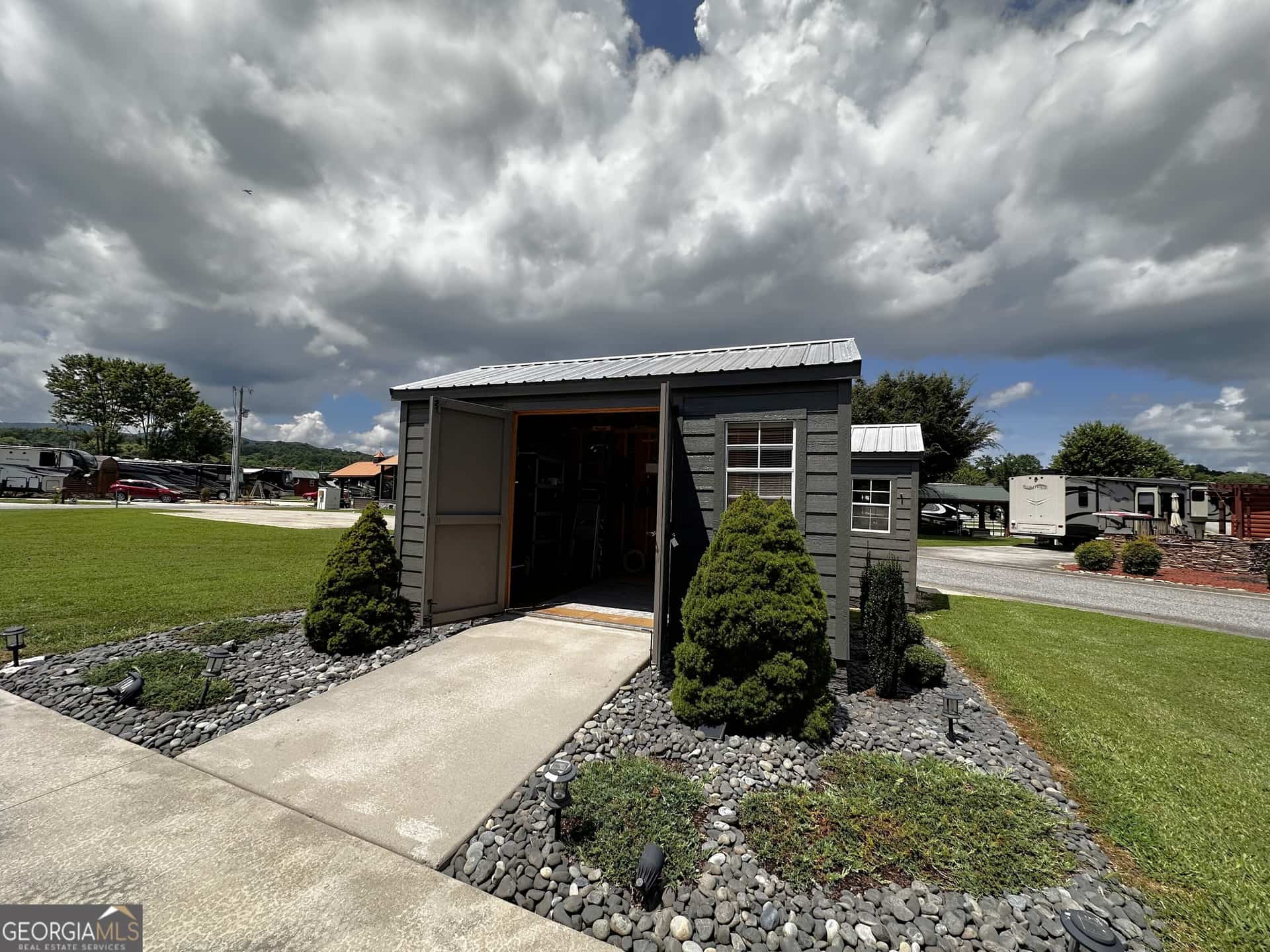 Listing photo 6