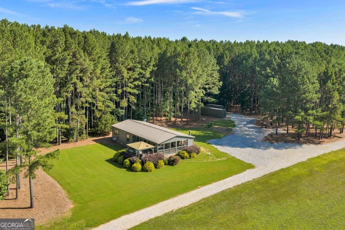 290 T W Leverette RD, Jackson, GA 30233