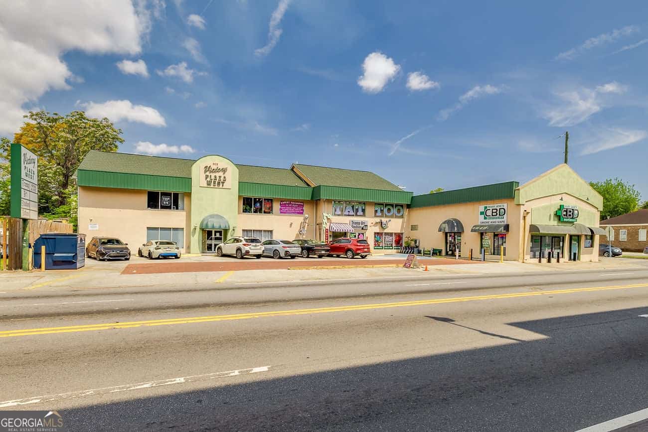 302 W Victory DR, Savannah, GA 31405