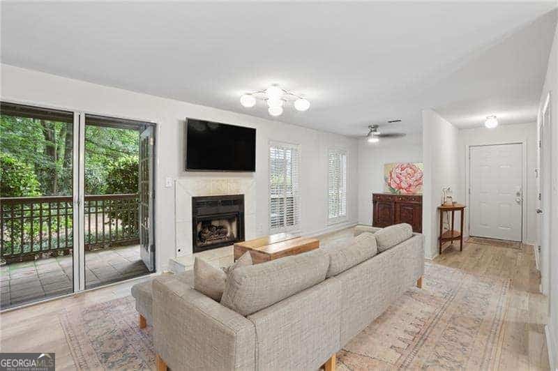 Listing photo 6