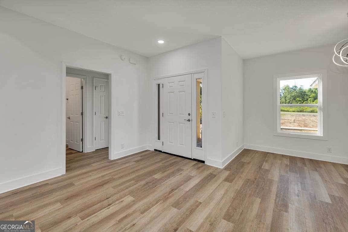 Listing photo 6