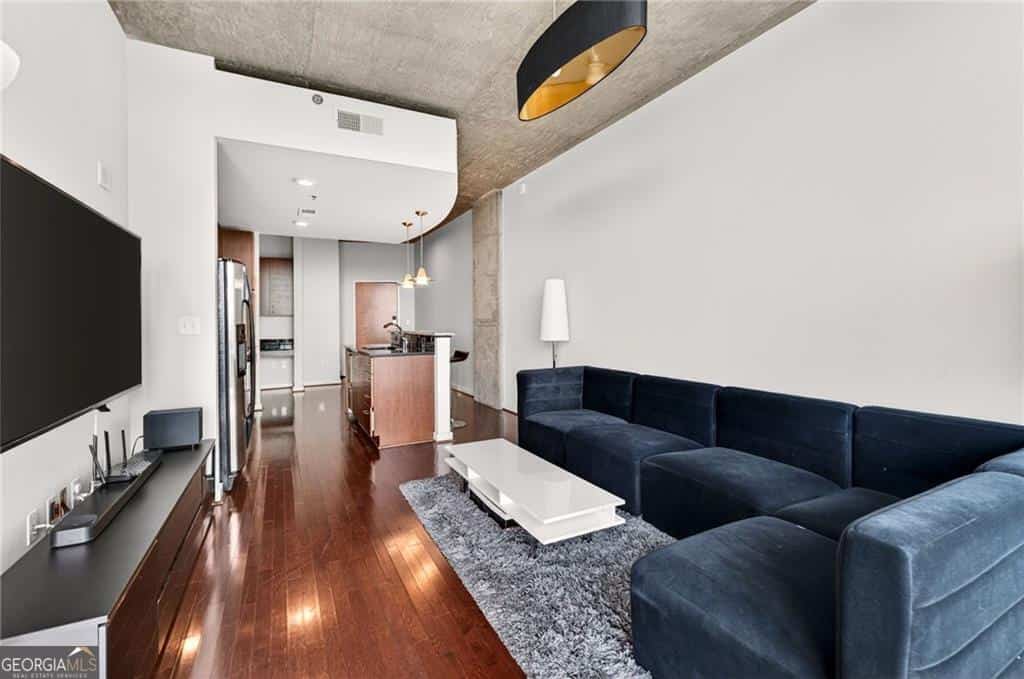 Listing photo 6