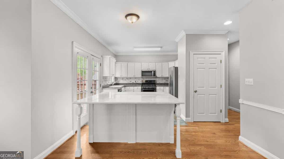 Listing photo 6