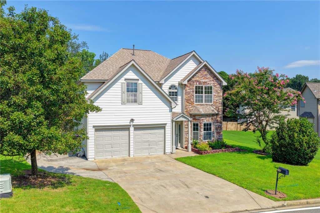 Listing photo 2