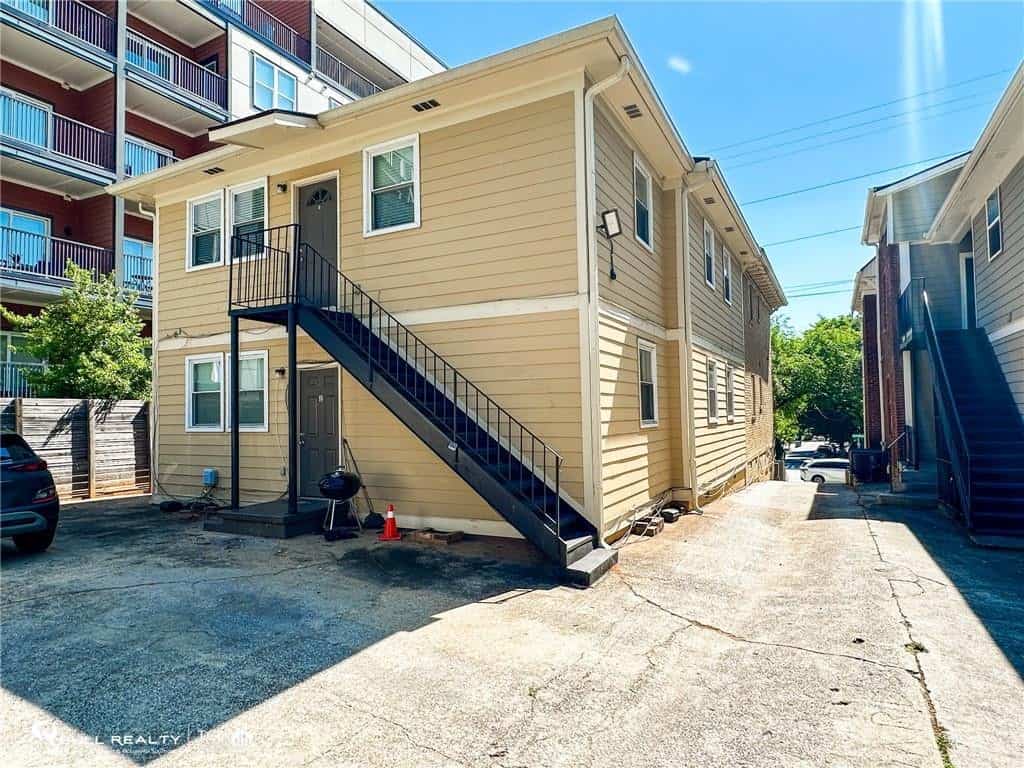 Listing photo 6