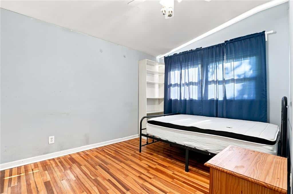 Listing photo 6