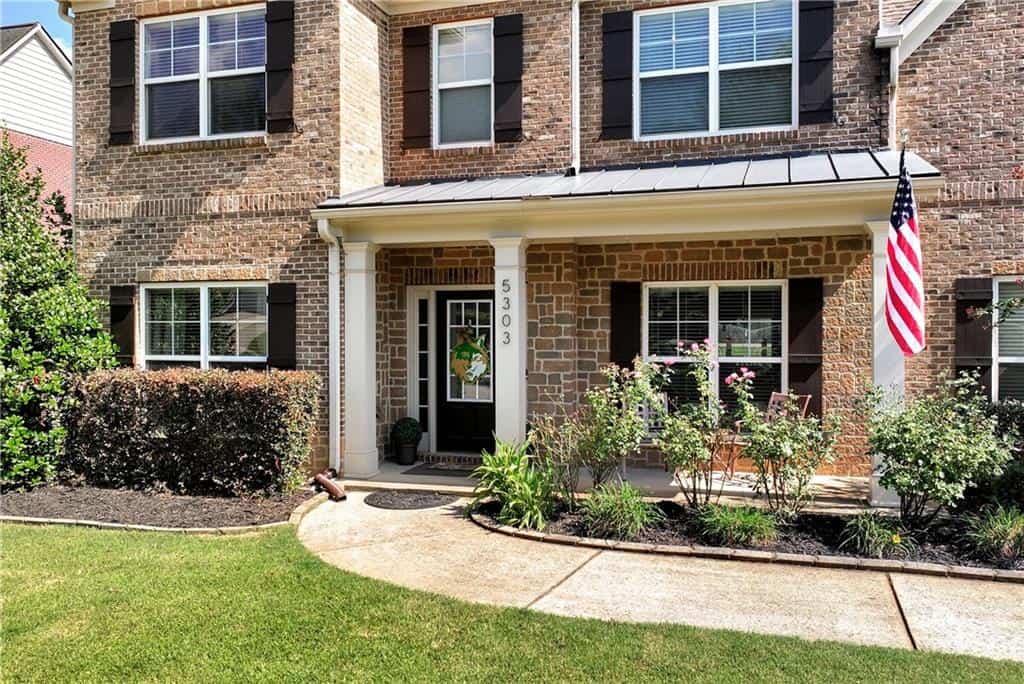 Listing photo 2