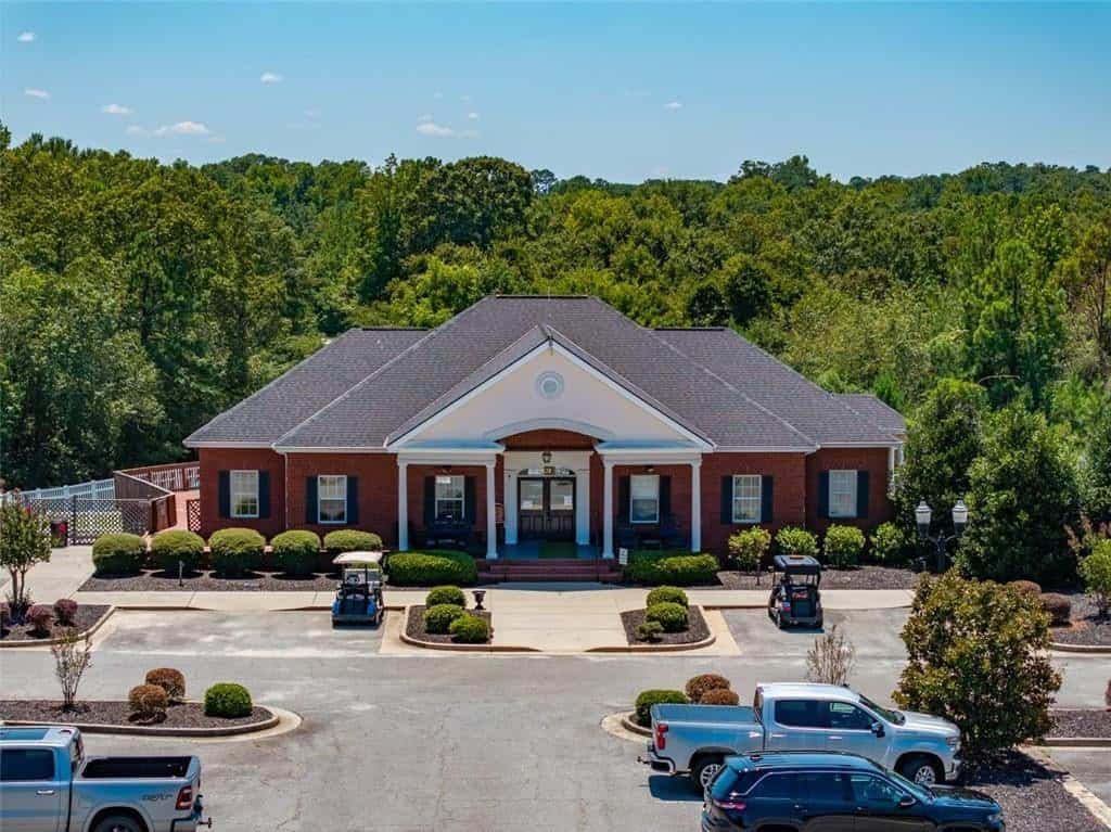 128 Oakview Club Drive, Macon, GA 31216